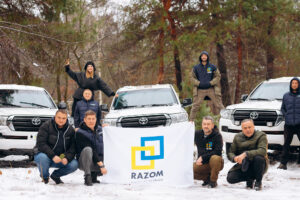 Фонд «Razom for Ukraine» передав вже 400 автомобілів для захисників